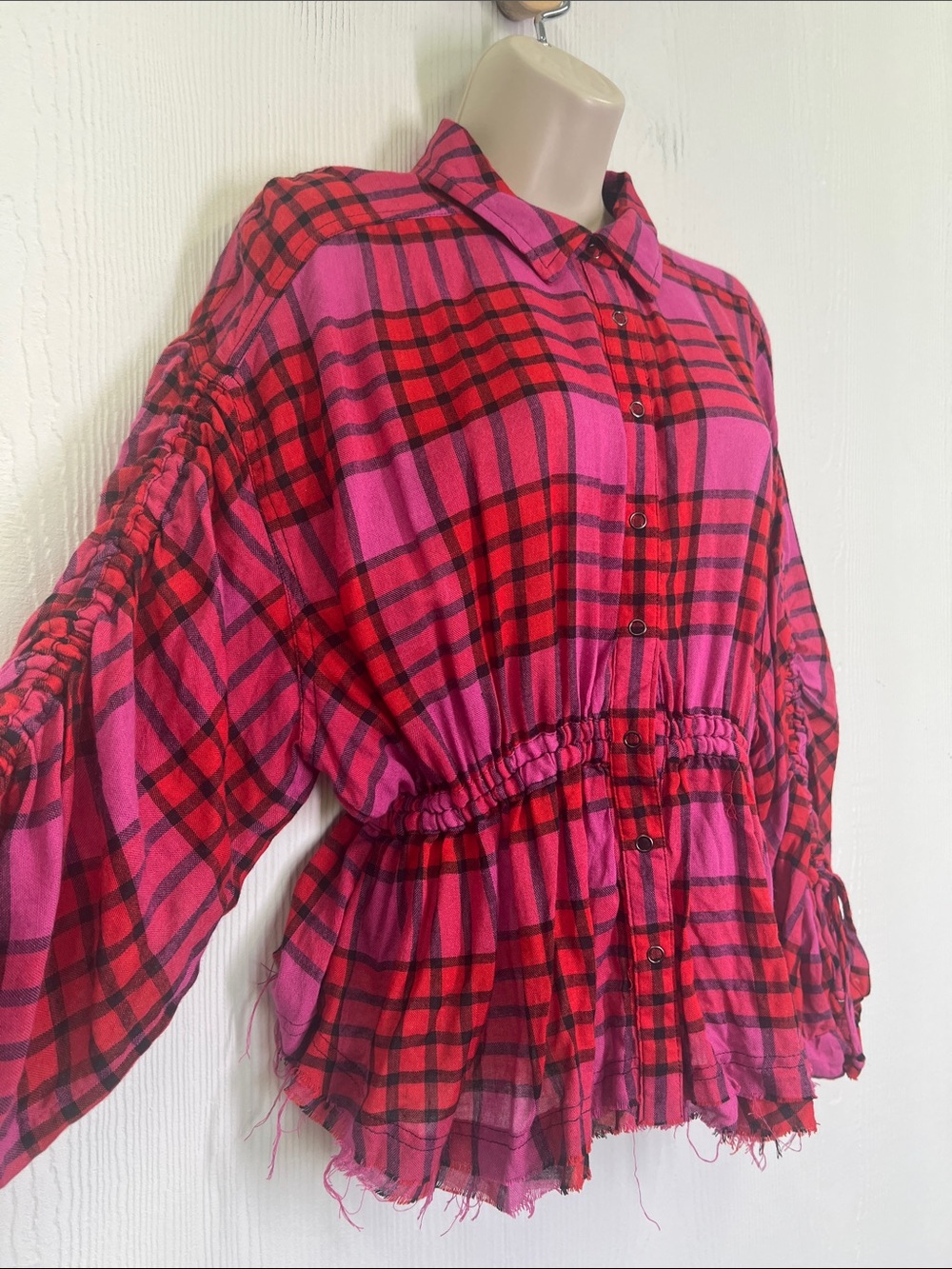 Free People - We The Free Pacific Dawn Pink Red Plaid Ruched Sleeve Blouse Small - Picture 5 of 13